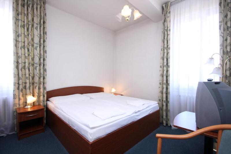 Hotel Legie Bed And Breakfast Prague Luaran gambar