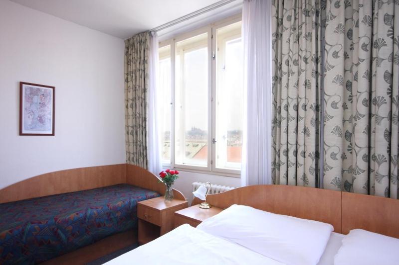 Hotel Legie Bed And Breakfast Prague Luaran gambar