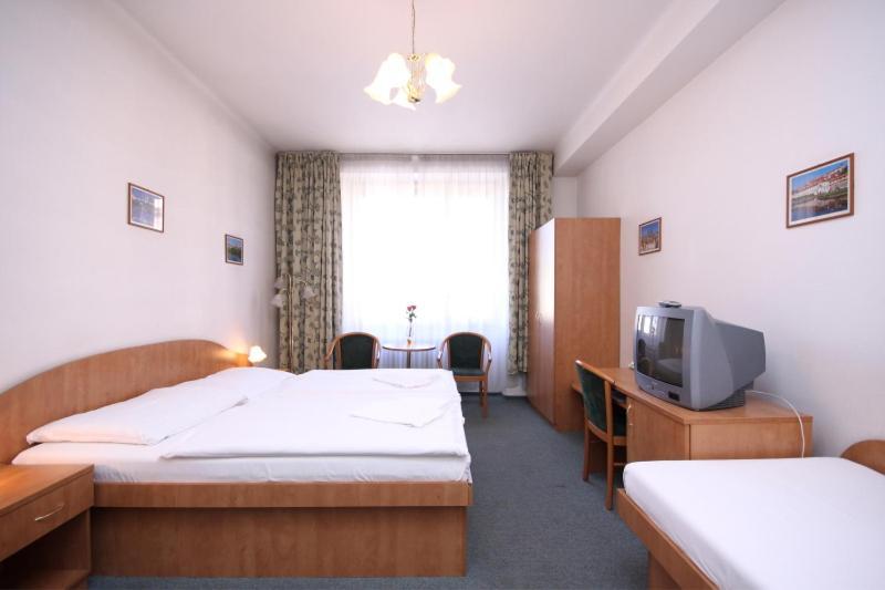 Hotel Legie Bed And Breakfast Prague Luaran gambar